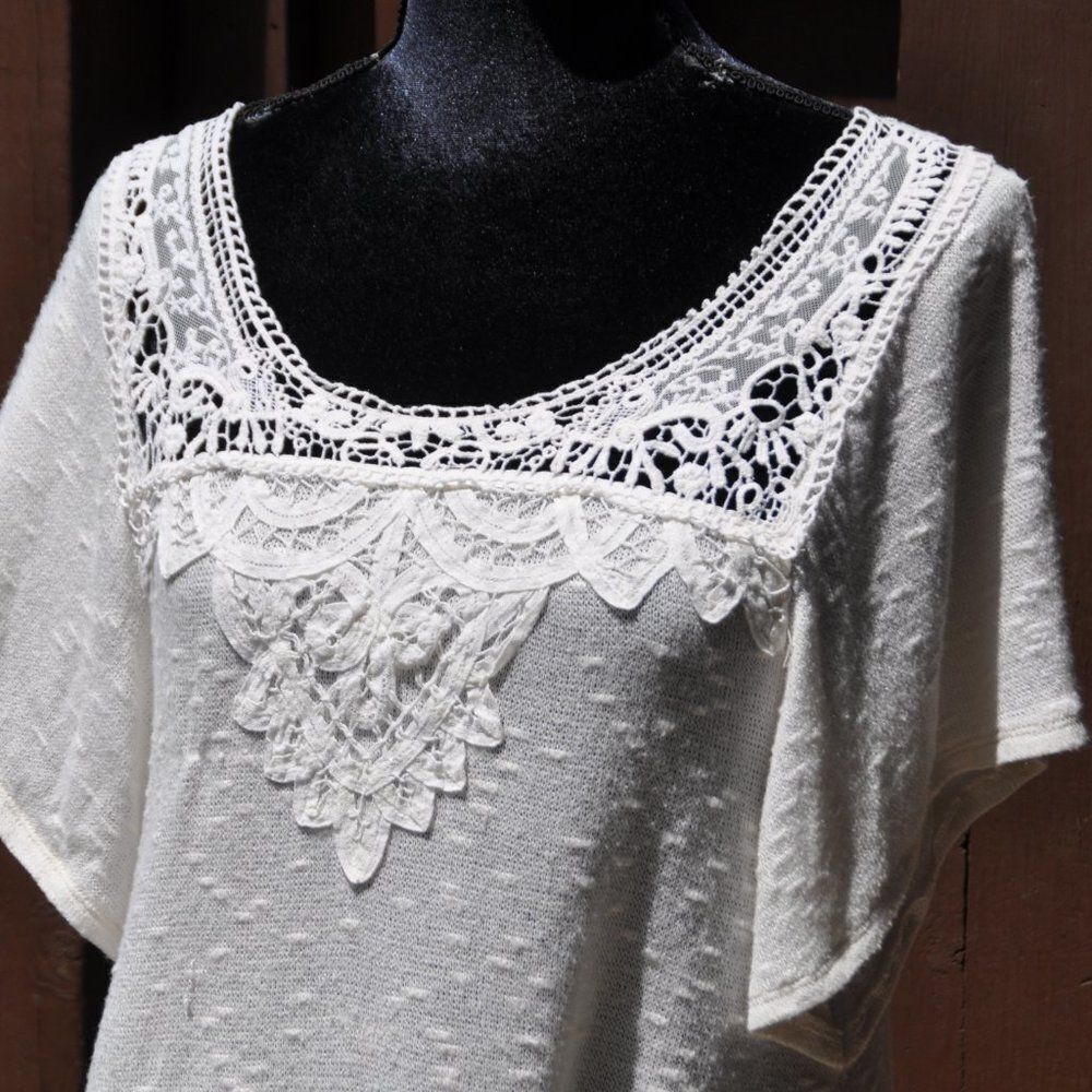 Anthropologie S Deletta White Crochet Lace Applique Knit Blouse NEW - Picture 3 of 4